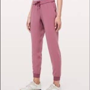 Lululemon on the fly jogger - size 6